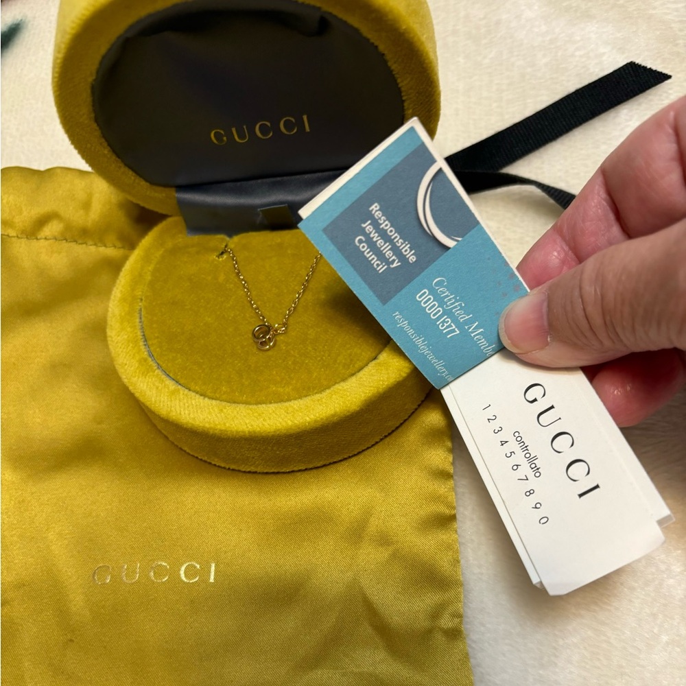 AUTHENTICATED 18k GUCCI GG Necklace Blue Topaz 750(18K)